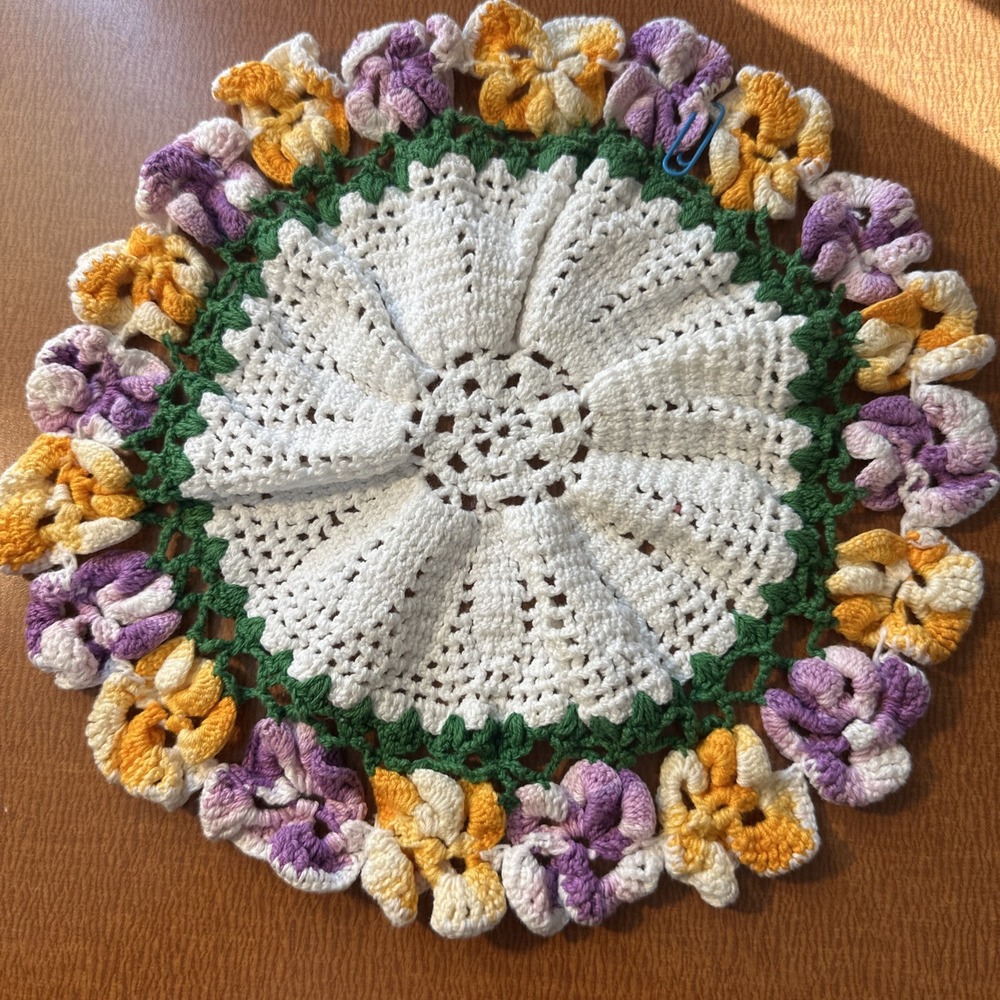 Vintage Irish Crochet Lace‎ Doily Pansies Purple Yellow White USA 10"
